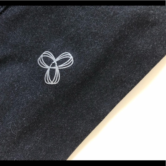 TNA dark grey athletic leggings, size: XS - Picture 8 of 8